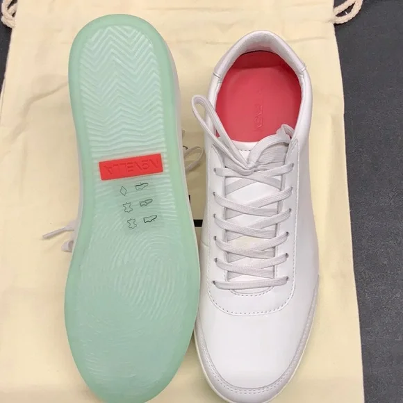 novella unisex White Leather w/ light green sole Men’s 10 Women’s 11.5 NWOT